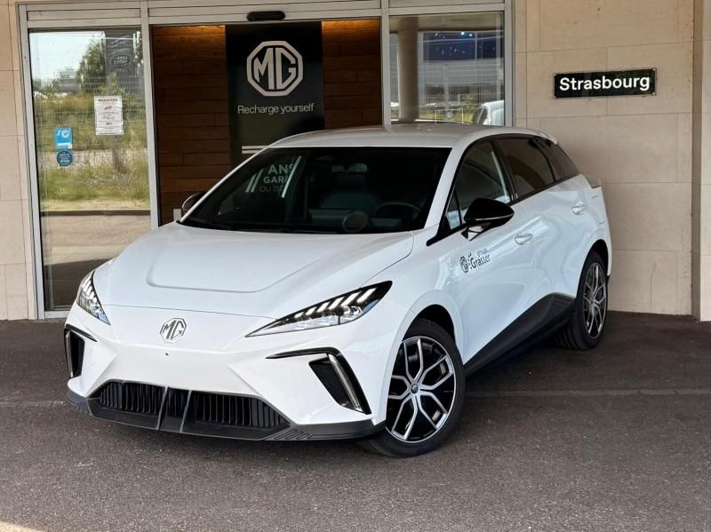 Théobald Occasion MG4 berline électrique blanche